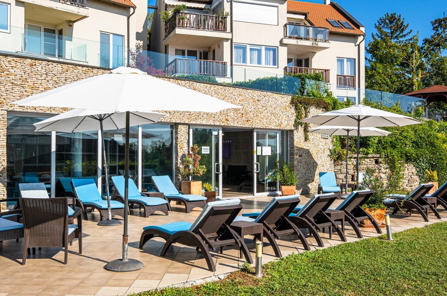Echo Residence All Suite Hotel Тихань Экстерьер фото