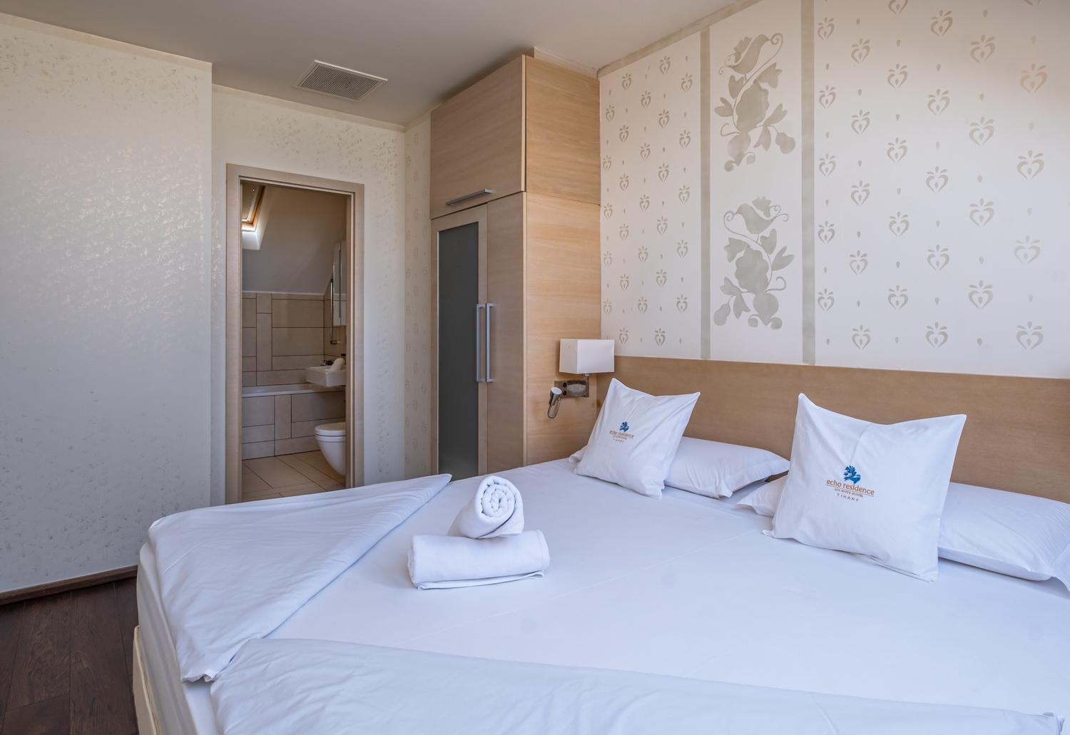 Echo Residence All Suite Hotel Тихань Экстерьер фото