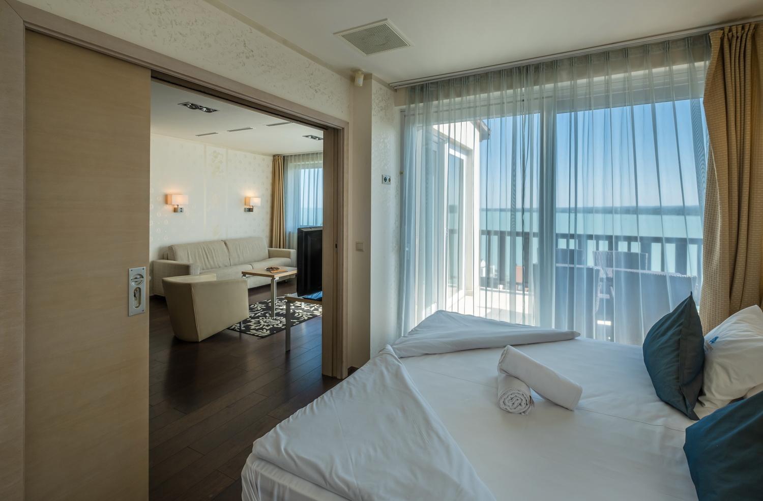 Echo Residence All Suite Hotel Тихань Экстерьер фото