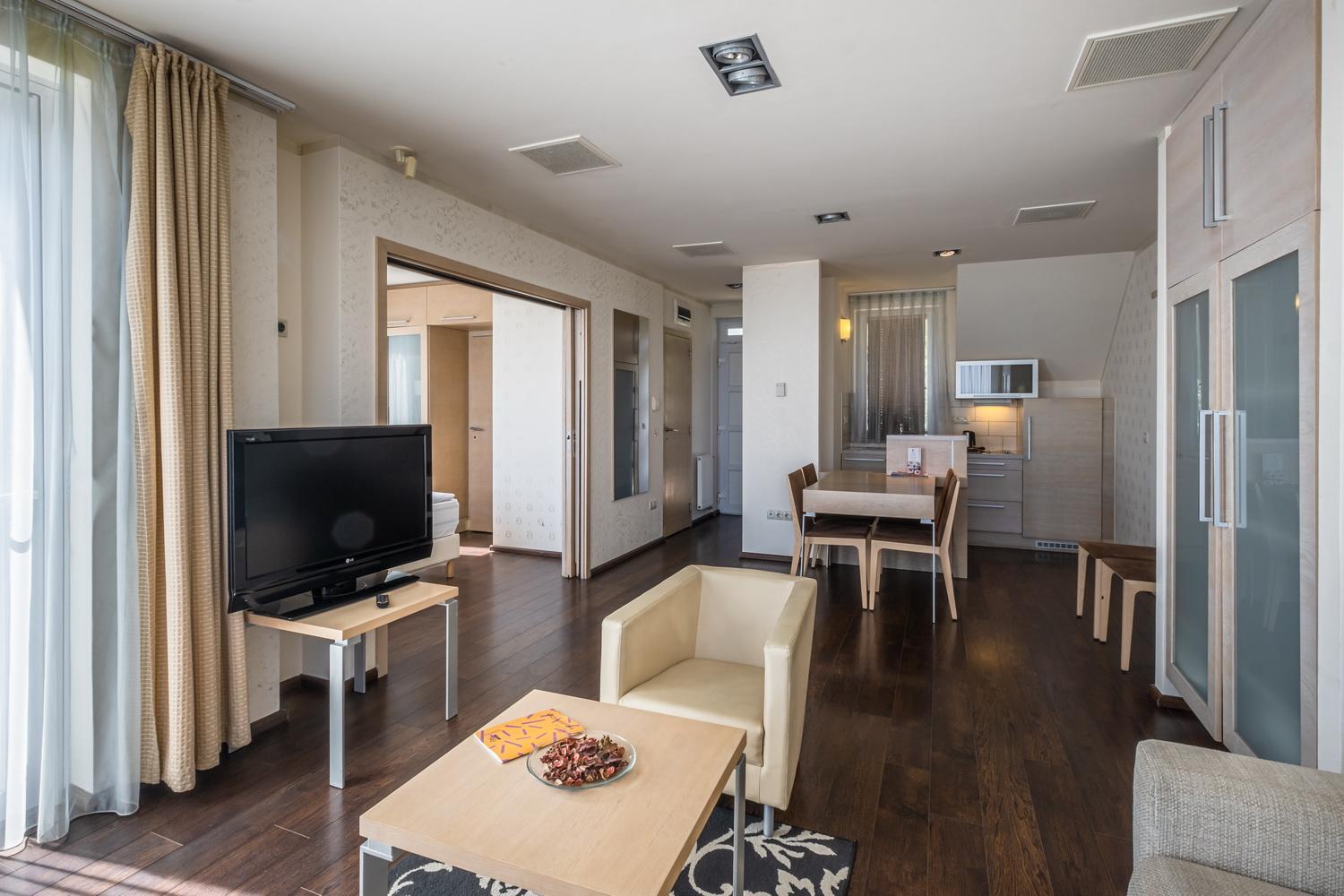 Echo Residence All Suite Hotel Тихань Экстерьер фото
