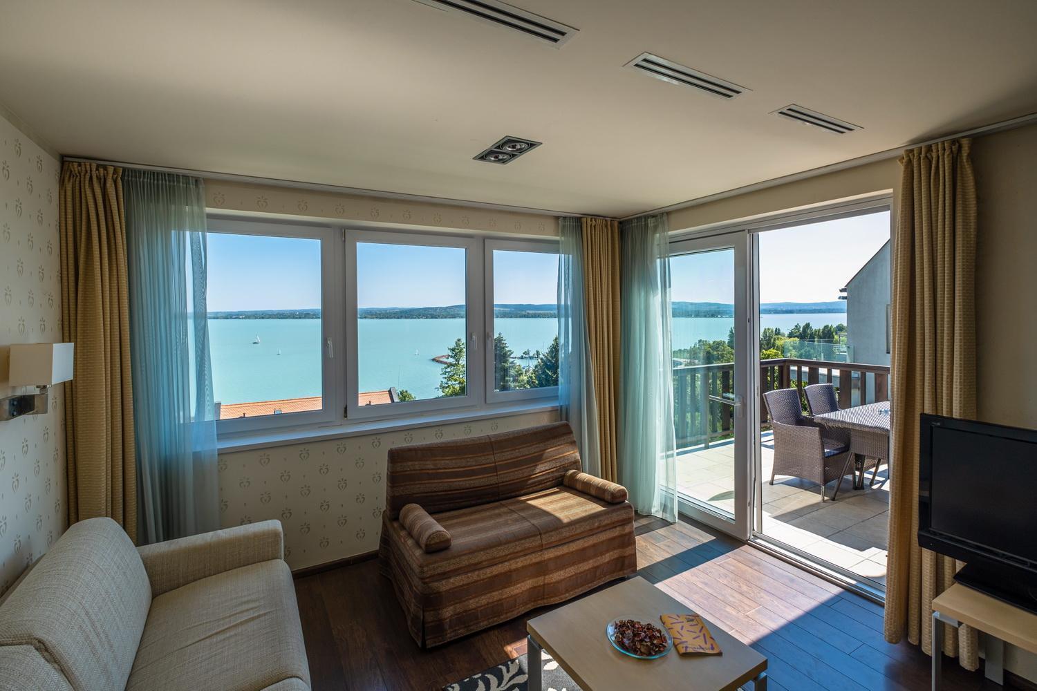 Echo Residence All Suite Hotel Тихань Экстерьер фото