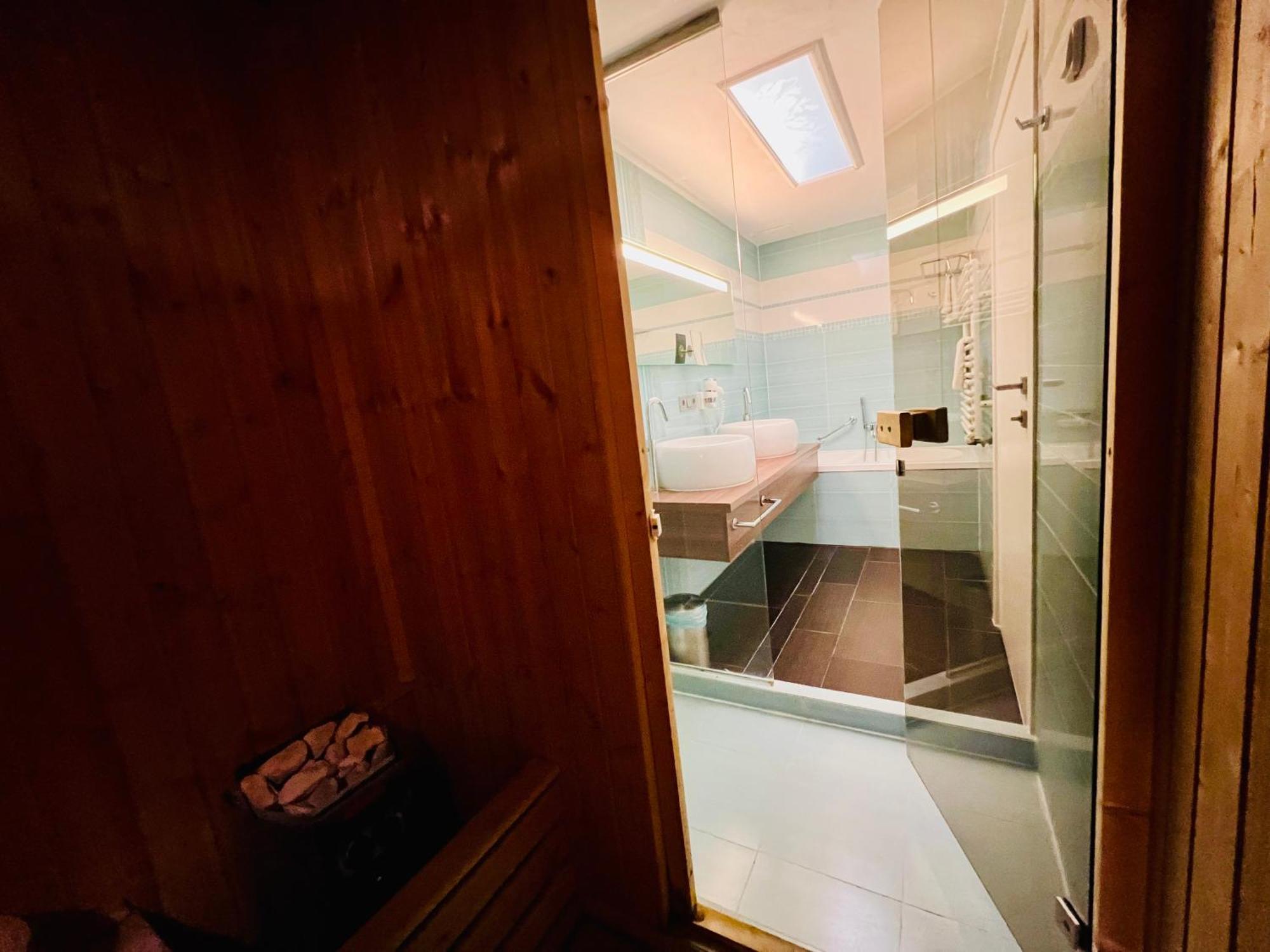 Echo Residence All Suite Hotel Тихань Экстерьер фото