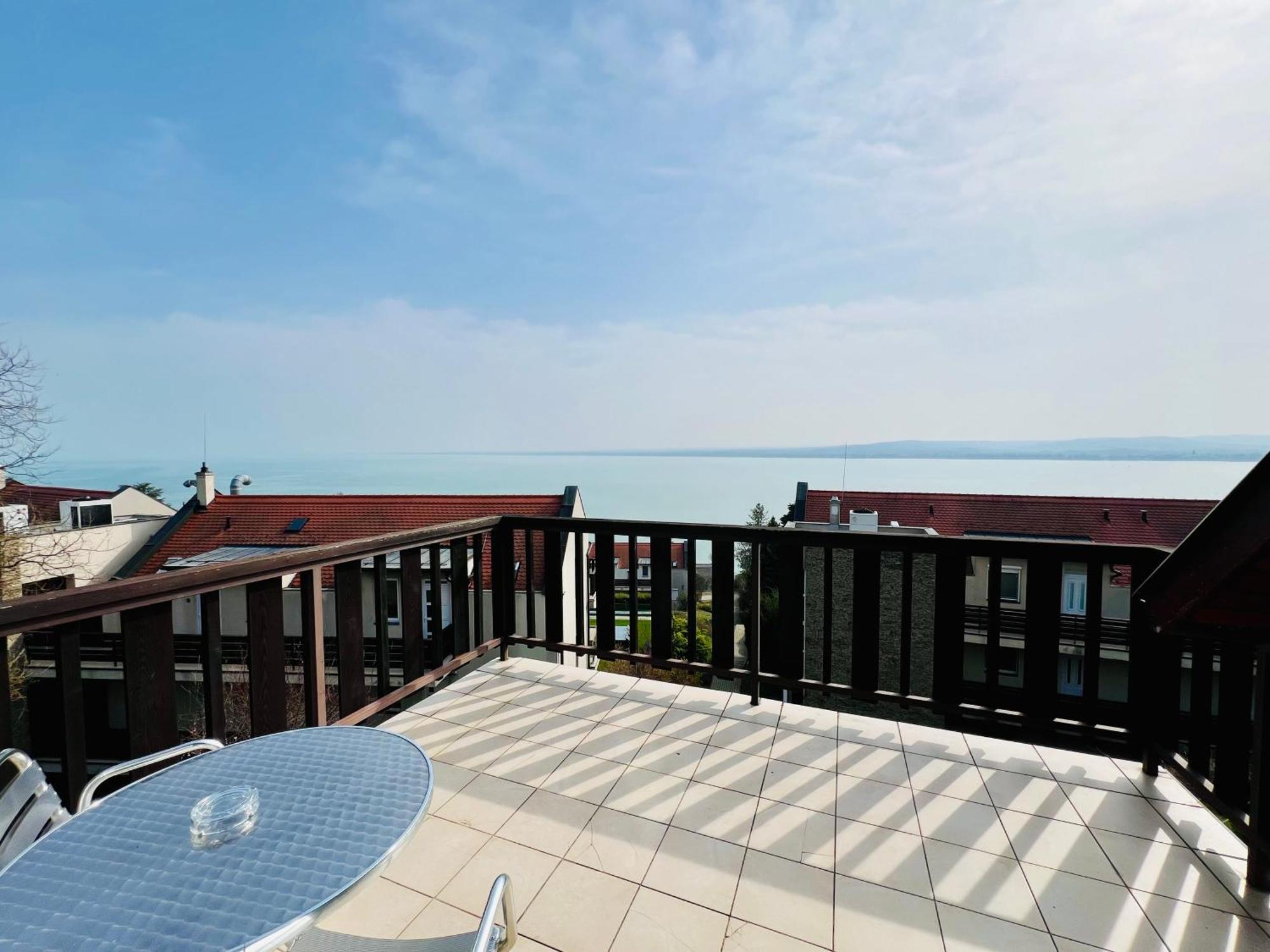 Echo Residence All Suite Hotel Тихань Экстерьер фото