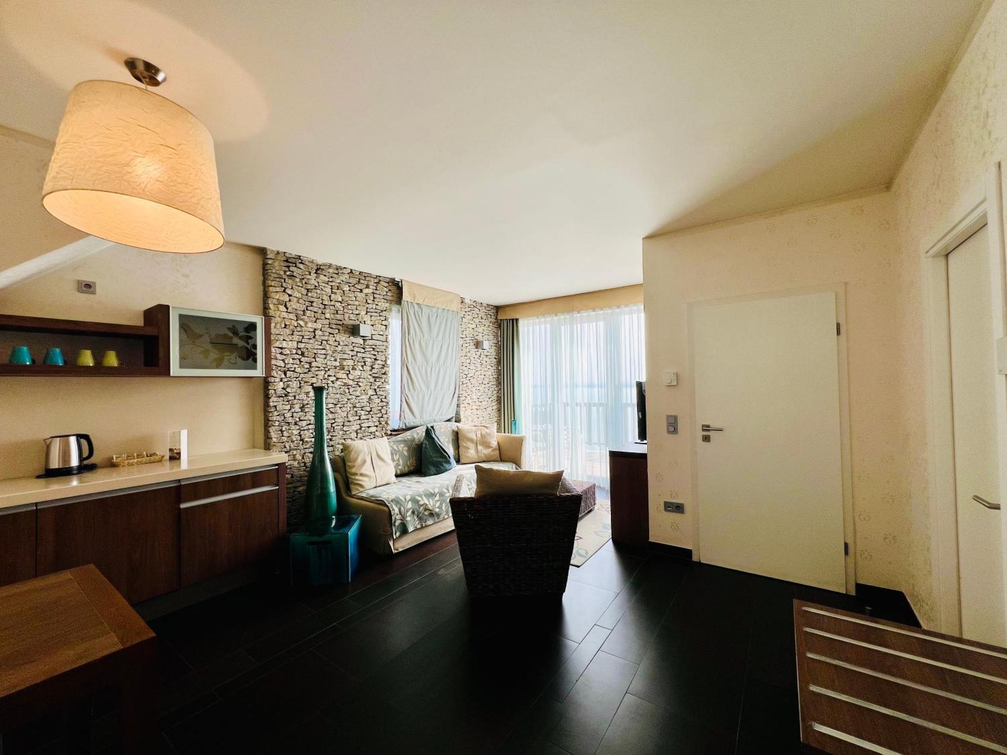 Echo Residence All Suite Hotel Тихань Экстерьер фото