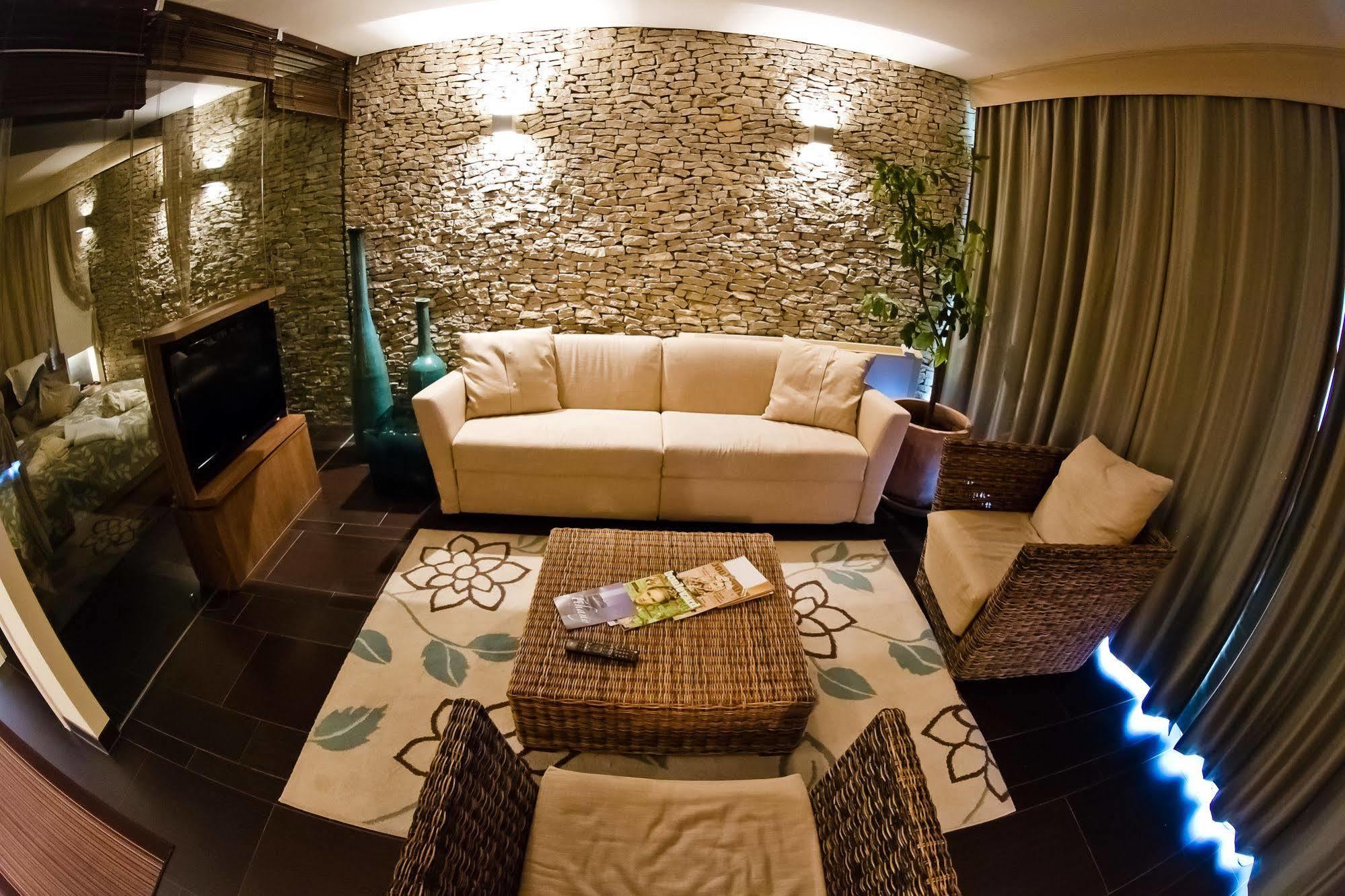 Echo Residence All Suite Hotel Тихань Экстерьер фото