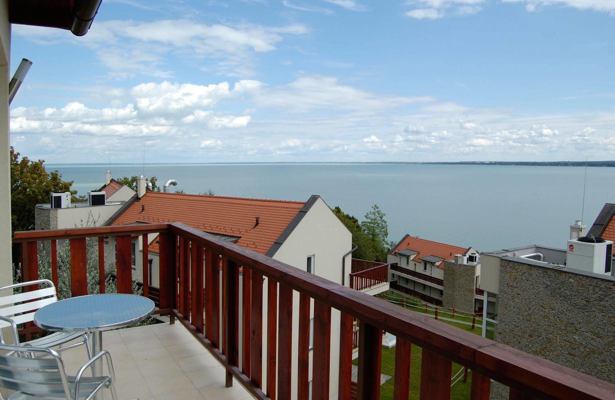 Echo Residence All Suite Hotel Тихань Экстерьер фото